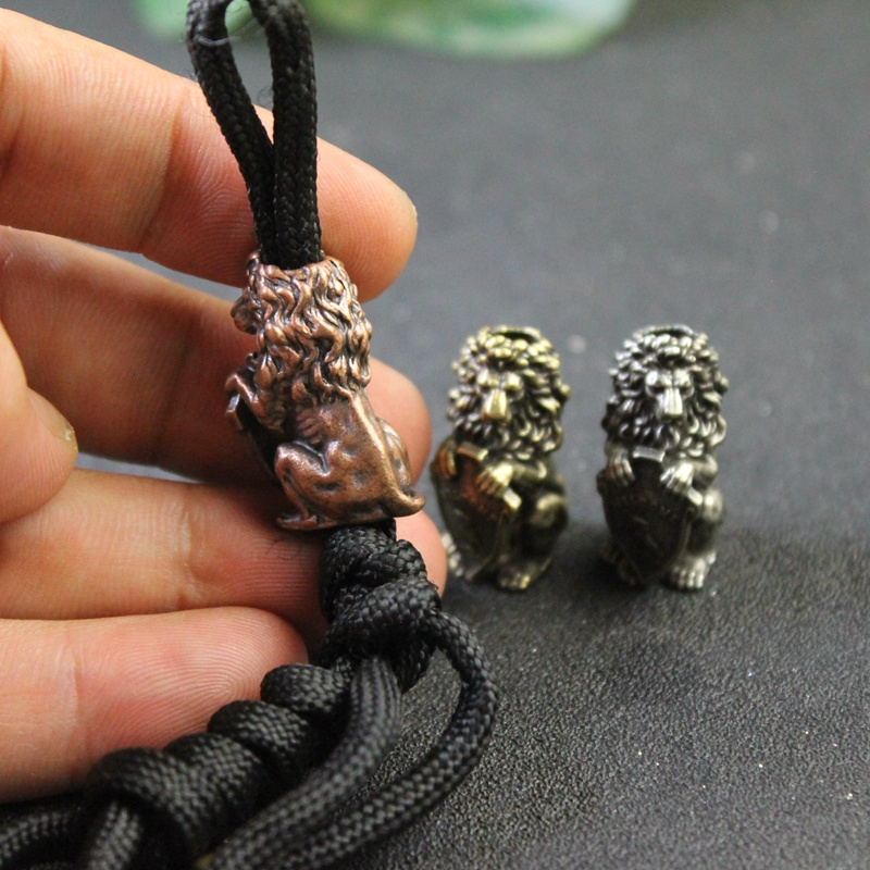 Lion King Holding Owl Shield F - Paracord Survival Bracelet avaliação e preço